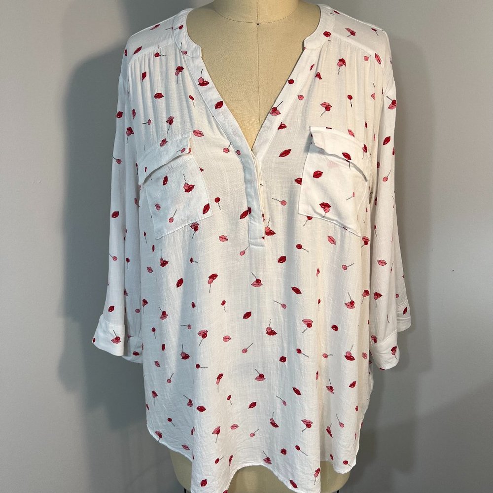 Torrid, 3 button blouse, white with lip/lollipop print, size L
